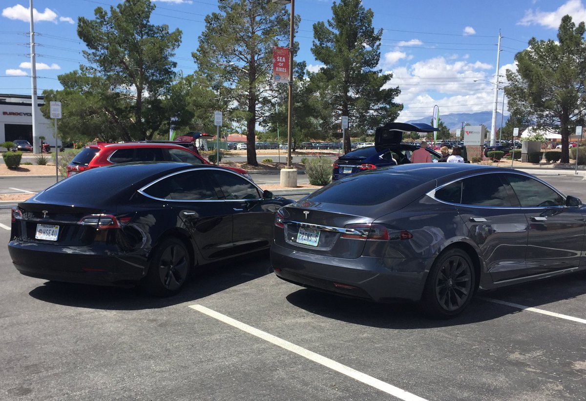 NVEnergy's tweet photo. Our #ElectricCar Guest Drive event is underway! Come drive and/or learn about electric vehicles at our Sahara &amp; Jones location until 3pm. #PowerShift https://t.co/NWNcU4Lsw4