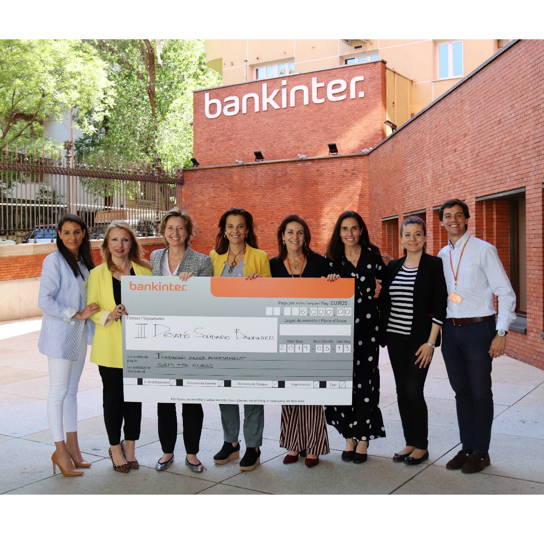 Bankinter's tweet photo. 🎉🎉🎉 ¡Un año más nuestros empleados lo han conseguido! Bankinter ha hecho entrega de una donación de 6.000 euros 💰a la @JASPAIN procedente del III #DesafioBankinter por una causa solidaria: el proyecto "Deseos Emprendedores". https://t.co/O26ntMQIC9