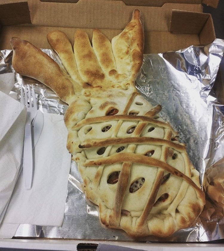 There’s no fighting it. Pineapple and pizza go together. #pmq #denvernightlife #pizzatoday #pizzaporn #calzone #Boulder #FtCollins #Cosmospizza