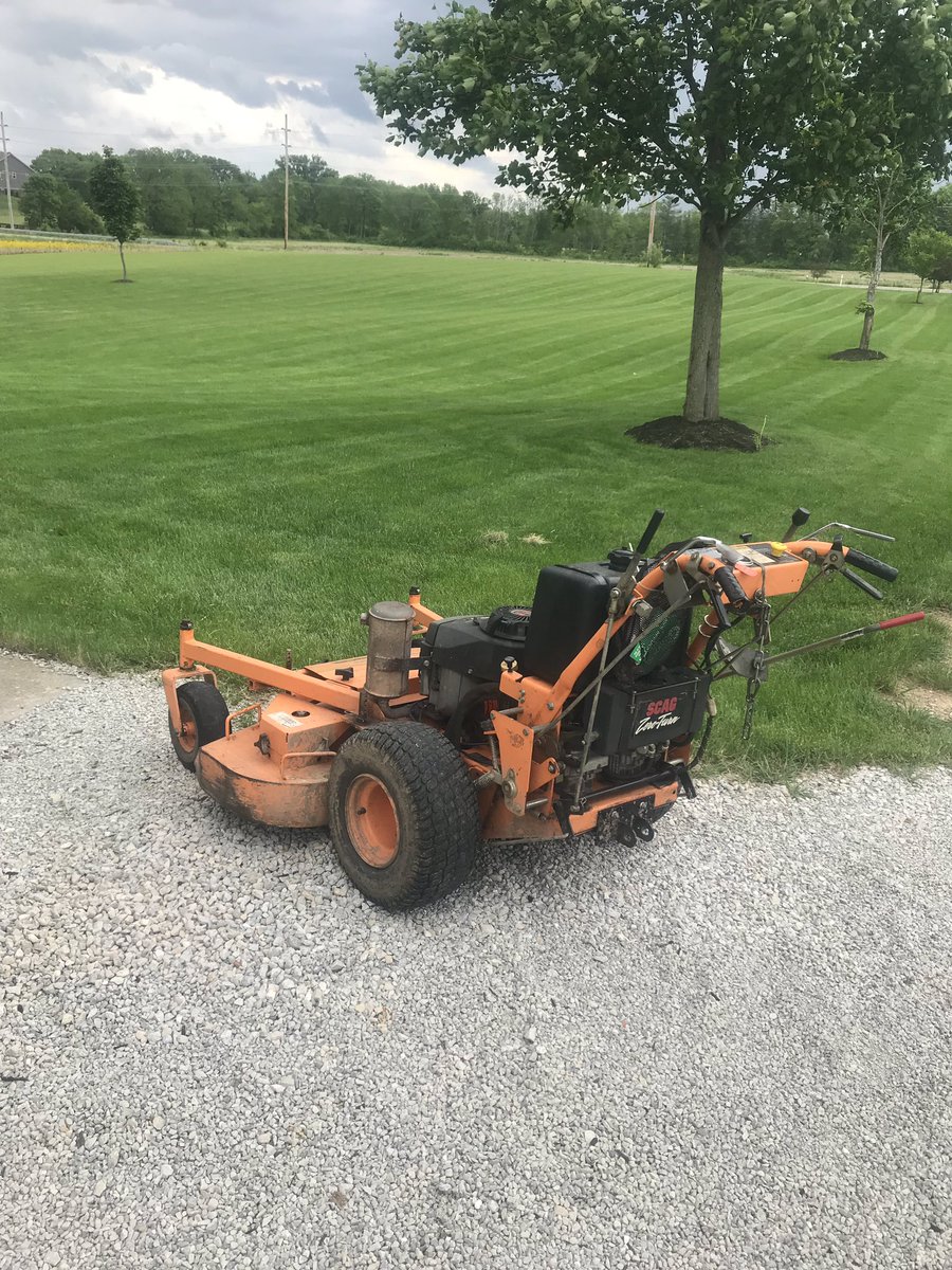 iu5ncpu0's tweet photo. My friend couldn’t get his @JohnDeere started. He called me  his good friend with the trusty @ScagPower to do the job. 3.5 acres later were all striped up. Ready for the next one. Cmon. #scagpower #scagstripes https://t.co/mtzCHOs6Pf