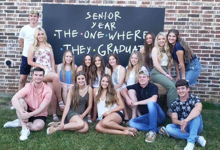 KeaslerWendye's tweet photo. Graduation Party Fun❤️❤️❤️ Love this group of kids!!! https://t.co/1xKaNxFIfH
