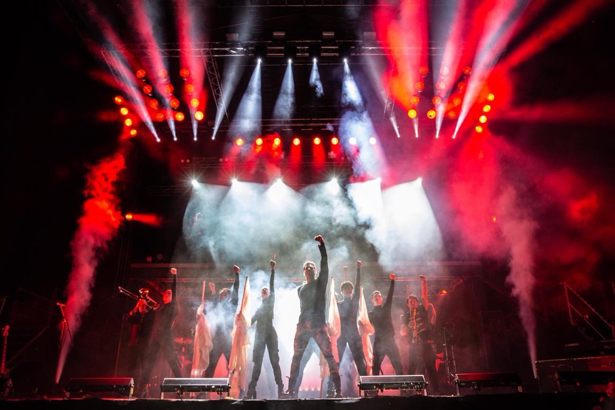 _CarlosRivera's tweet photo. Mexicali! ¿Cómo pagarte? Gracias por llenarme de amor. Fue una noche espectacular. GRACIAS! #GuerraTour https://t.co/vdmrupfMXU