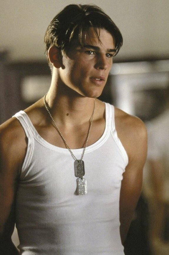 Josh Hartnett is from St. Paul, MN. I’m sure there will be some swooning over this one. You’re welcome.