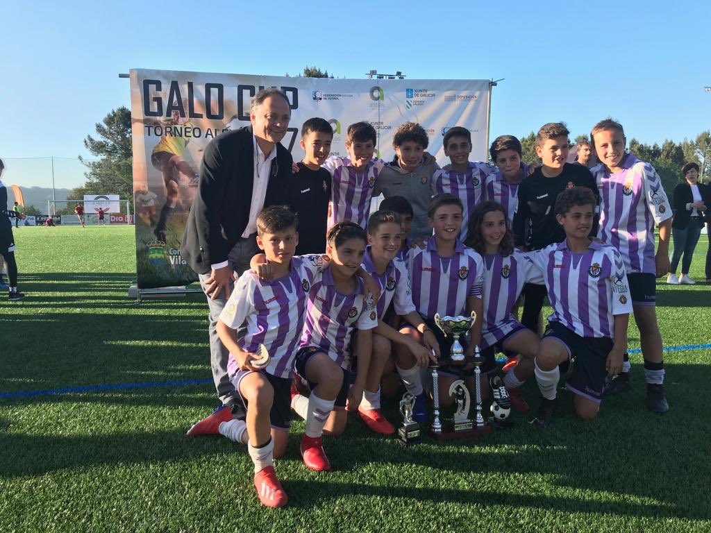 👏🏻💜 El Alevín A, campeón de la Galo Cup tras derrotar en la final al Sporting de Portugal ¡Enhorabuena, chavales!

#pucela #CanteraRV