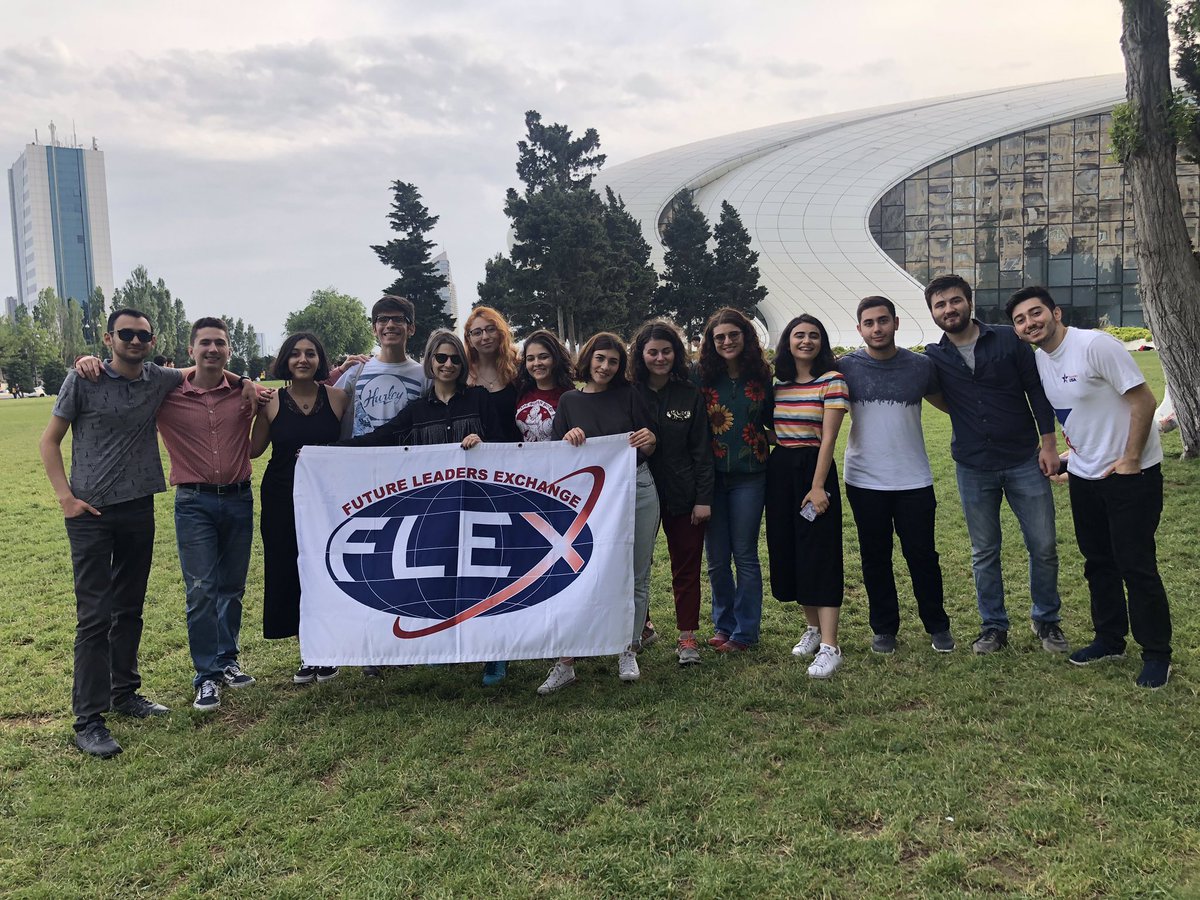 FLEXalumniAZ's tweet photo. FLEX Alumni gathered for the first picnic of the season! Summer is almost here. And how do you start your summer holidays?🌞🌻🌊 #flexalumni #flexalumniaz #exchangeourworld https://t.co/iamBB3vtII
