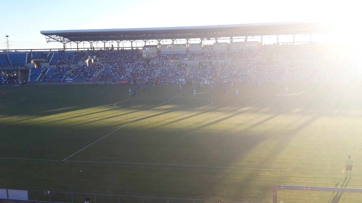 CDBadajozStats's tweet photo. #BadajozLogroñés . No pudo ser, la suerte estuvo de lado del @UDLogrones, que es un grandísimo equipo. #OrgullososdenuestrosJugadoerea y aúpa @cdbadajoz. https://t.co/BKNOVbFO09 https://t.co/JgMhOSRbdc