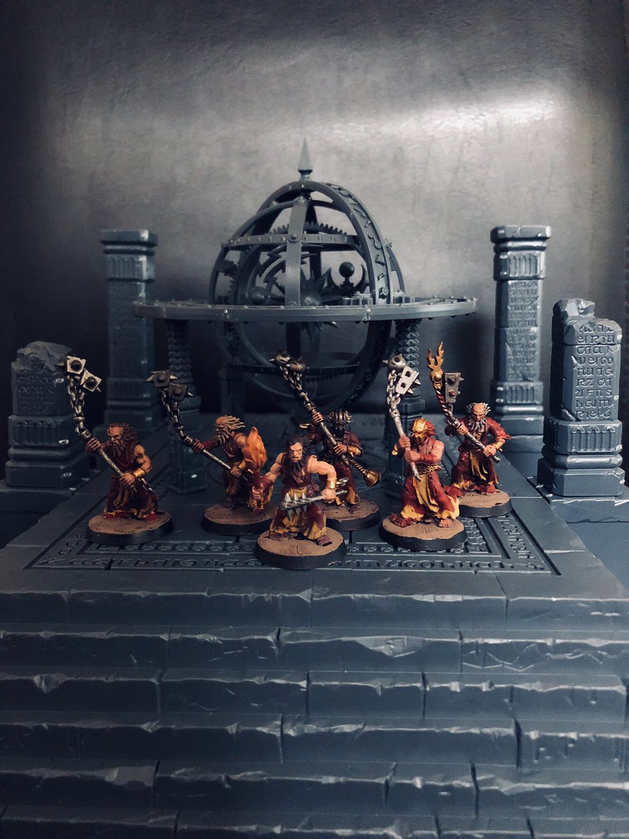 simonwarhammer's tweet image. Really enjoyed reading the  #forbiddenpower narrative. But pretty please gw errata the allegiance to be “devoted of sigmar”
not “excelsior war priest” keyword! 🙏 #aos