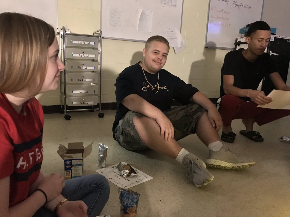 robindavis0315's tweet photo. #AHSBloodhounds AVID 11 reflected on their year around the annual “campfire” on Friday, complete with S’mores pop tarts and student voted awards. #polkavid https://t.co/FgS0BdhDSO