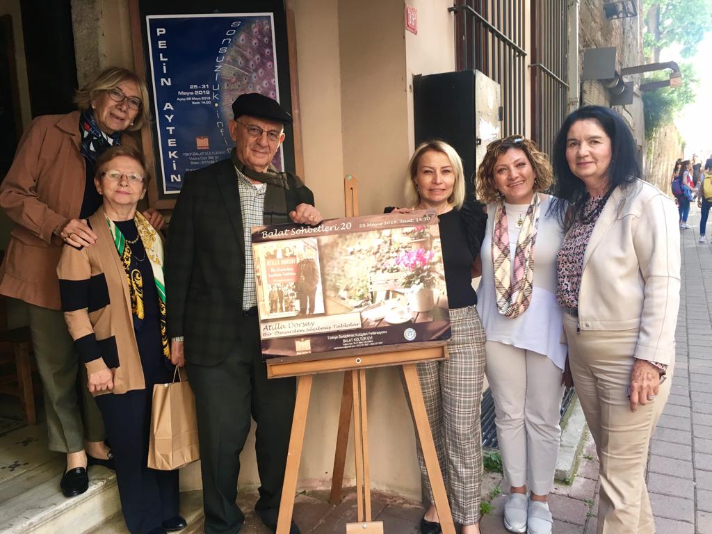 BalatEvi's tweet photo. Sn. Atilla Dorsay'a sonsuz teşekkürlerimizle! @AtillaDorsay1 
(Söyleşi videosu için bknz balatbalatkulturevi facebook sf)
#AtillaDorsay #BirÖmürdenSeçilmişTablolar #Sinema #Edebiyat #Gazetecilik  #Eleştirmen #balatsohbetleri #balat #balatkültürevi #söyleşi #imzagünü #kitap https://t.co/6oxvnCjSfY
