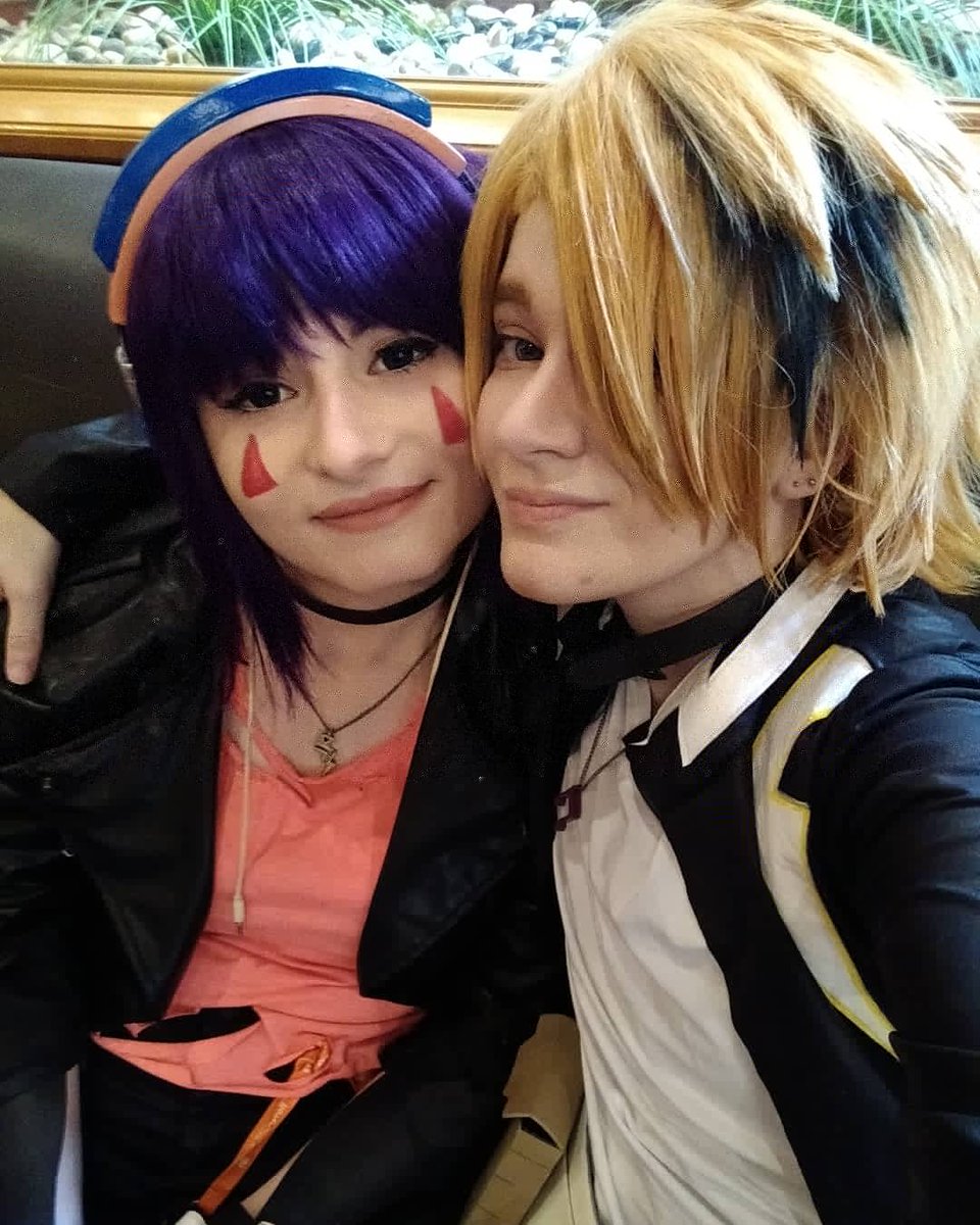 BuriedAliens's tweet photo. Look at me and my perfect girlfriend at #AnimeCTX she makes a wonderful Jirou 😭❤️ https://t.co/TLPAVUzoXU