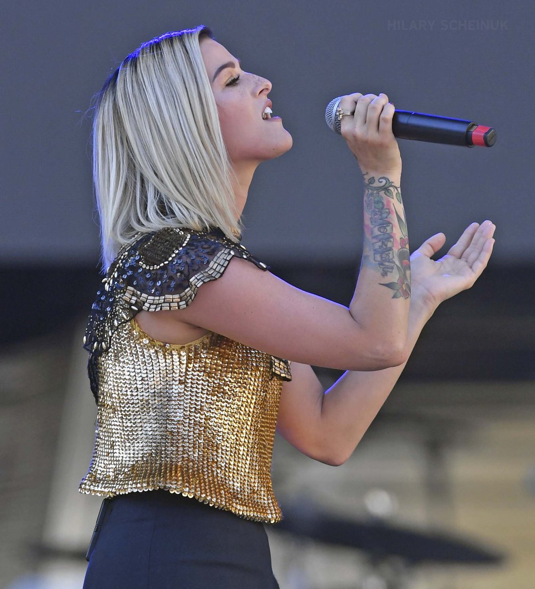 Cassadee Pope tweet media