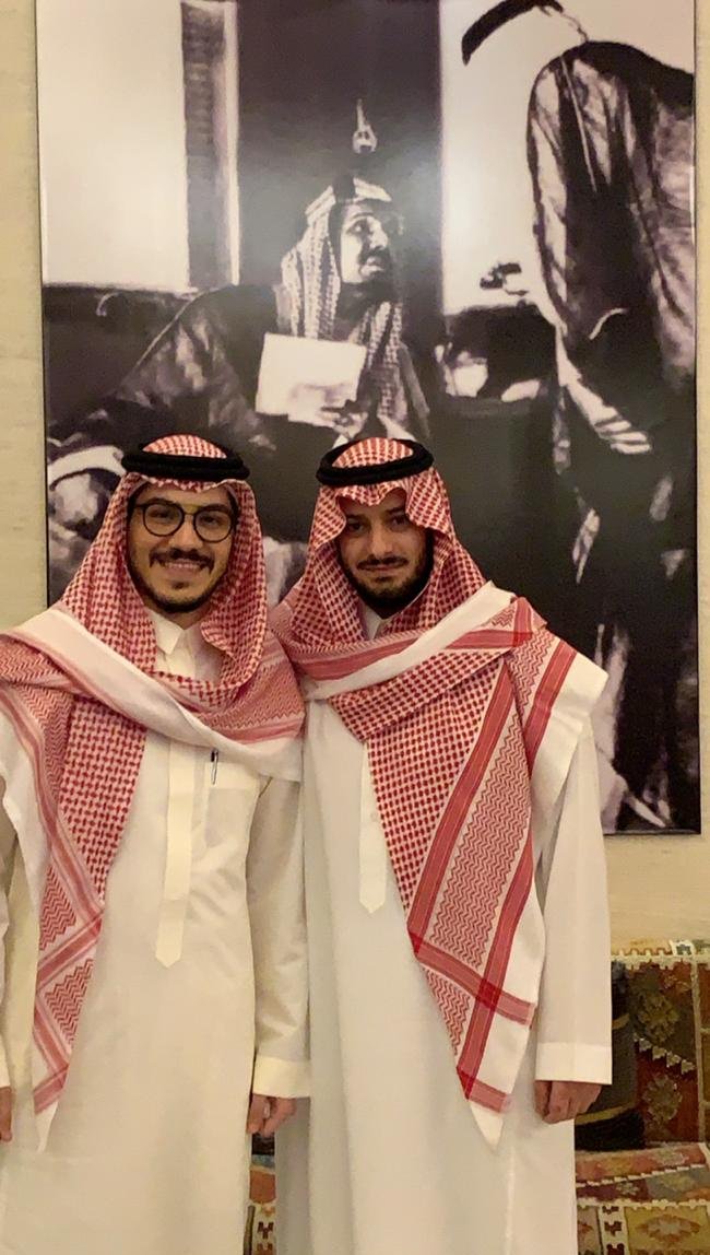 Uzivatel الشهم Na Twitteru صاحب السموالملكي الامير محمد بن مشهور بن مساعد بن عبدالعزيز اثناء حضور سموه لتعزية أسرة بن نصيب