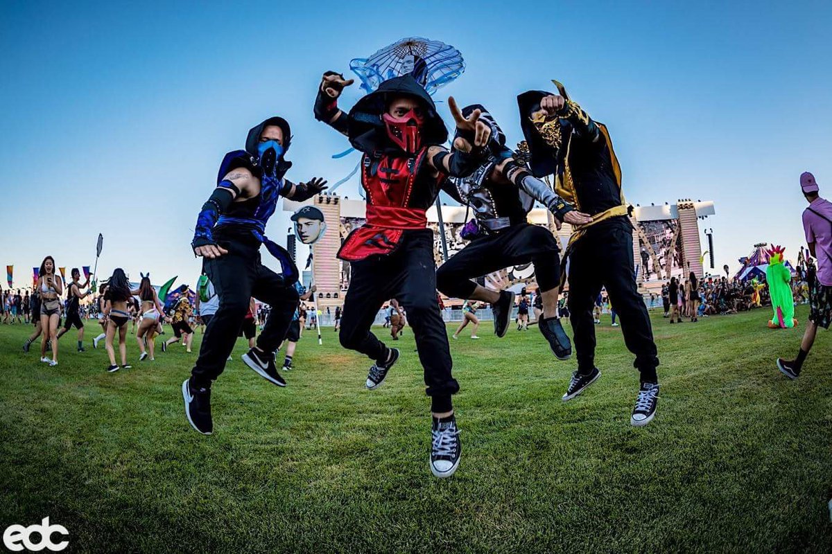 KiddMValdez's tweet photo. Seeing everyone’s post made me miss my squad . Oh yea pep that feature #mamawemadeit #edc2016 #MortalKombat #plur #edm #fam #ravefam #goodvibes #Cosplay https://t.co/MARdLFcBh6