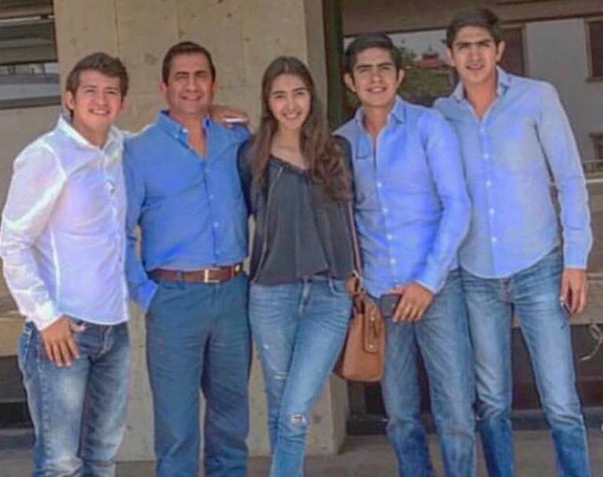 Gpe_Rivero_R's tweet photo. #panquesito @FernandaCGA nos divertimos y reímos mucho en la sala @Cinepolis Muchas felicidades! Eres una actriz versátil inteligente y guapa. Te mandan besos y abrazos mi familia. https://t.co/fifcIoXhEA