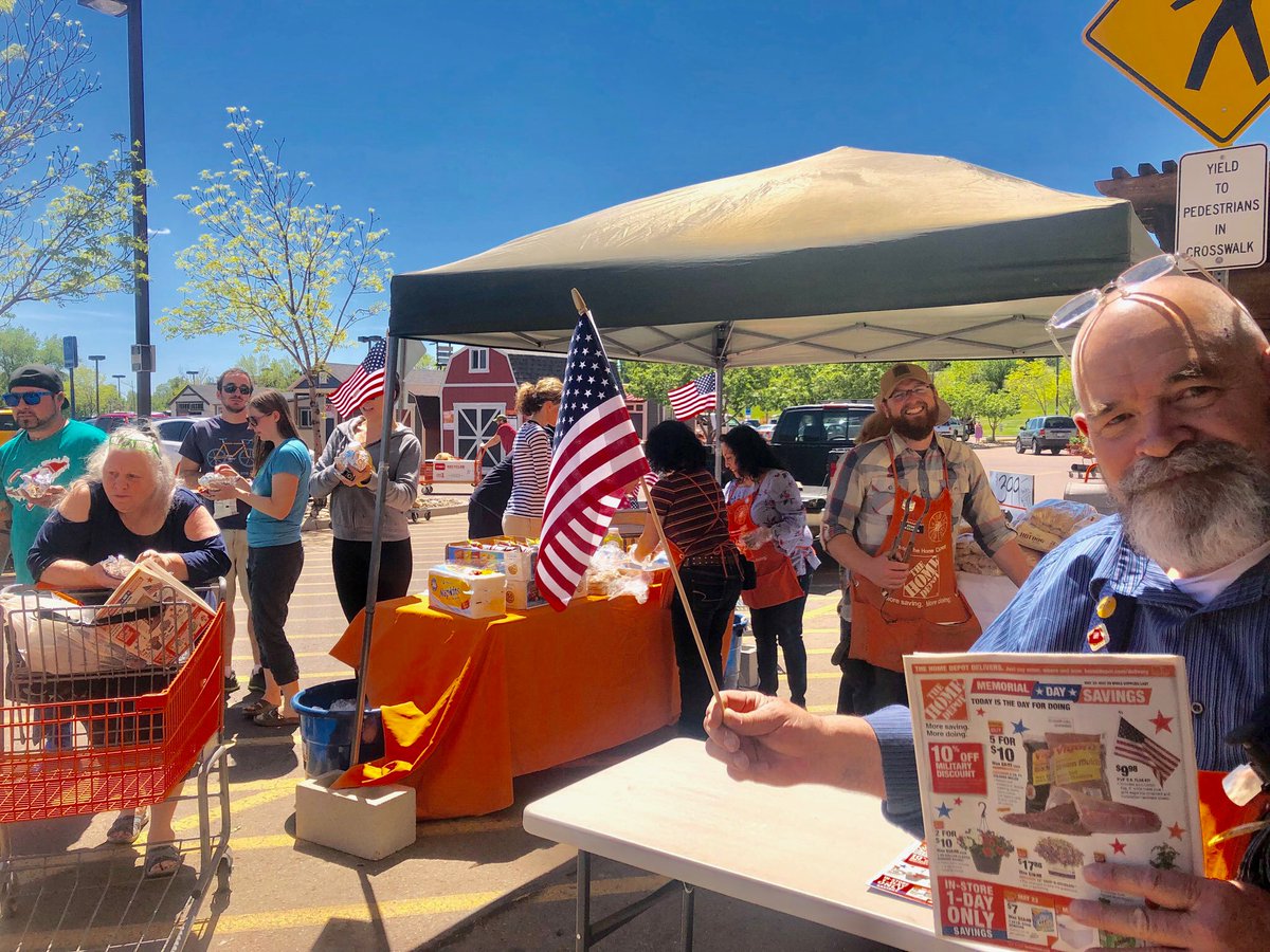 Grilling for the customers at  Southgate Home Depot 1518 today!!! Enjoying the spring weather and celebrating Memorial Day weekend!!!! <a href="/PabstBen/">Ben Pabst</a> <a href="/AndyDHRM/">Andy Martin</a> @Sally_Gaineyhd