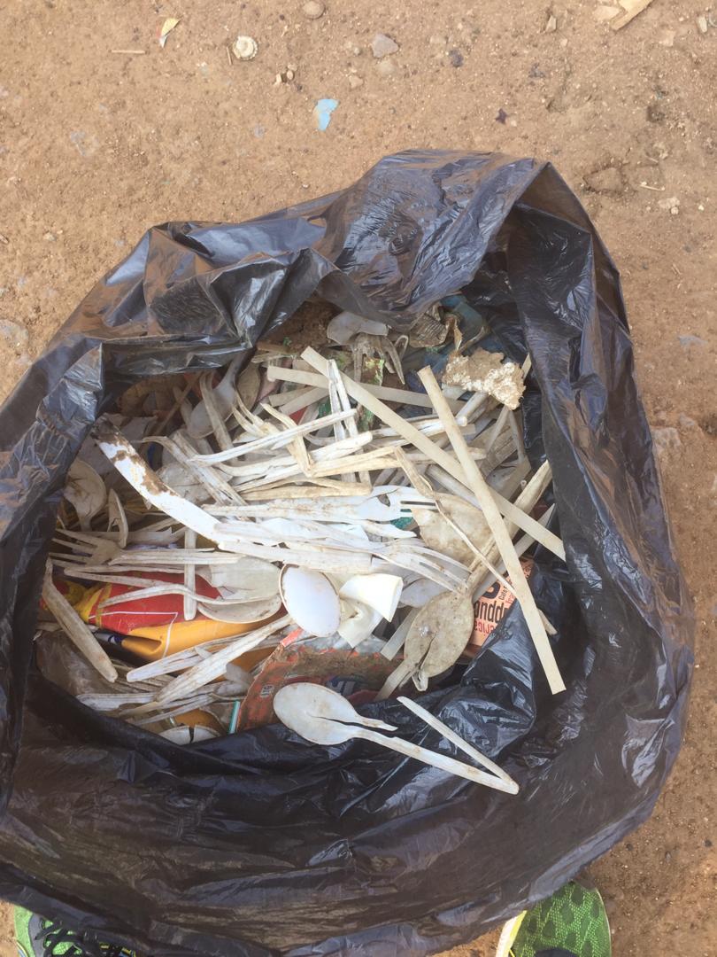 iam_PatoK's tweet image. On #earthday2019 I challenged @Lerimodiega to the do the #CleanUpChallenge, on #AfricaDay2019 we went to clean up the Gaborone CBD because the #AfricaWeWant is litter free #Agenda2063 💚