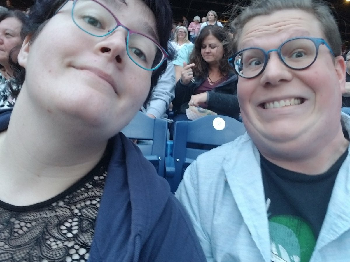 darkr3x's tweet photo. Seeing The Who with @mtgreiunicorn!! https://t.co/XrJptWCA1X