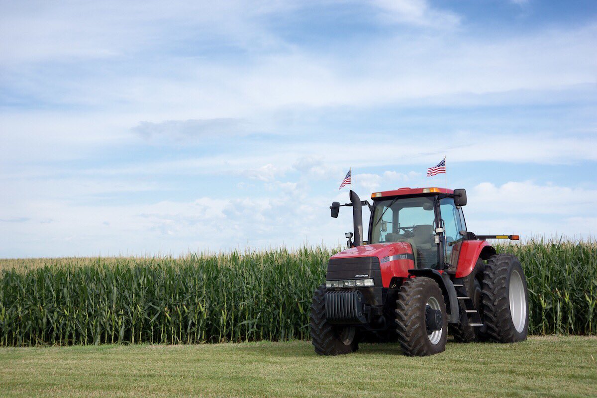 Farming across Iowa and the Midwest is about to get a lot smarter thanks to smart sensors being developed at the University of Iowa. Details: bit.ly/uifarmsensor #forIowa #UIowaResearch 🖤💛👨‍🌾🚜