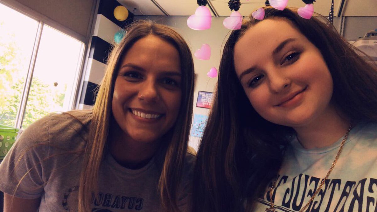 joleenf07's tweet photo. wow i had the most amazing teachers this year its insane to me ive never had teachers like this. theyre just so kind and caring and they have a sense of humor!! it amazes me how genuine they all are, thank you for coming to my ted talk. #thebackofthebus #joleendoesnothavefeelings https://t.co/APo5ZmbCUq