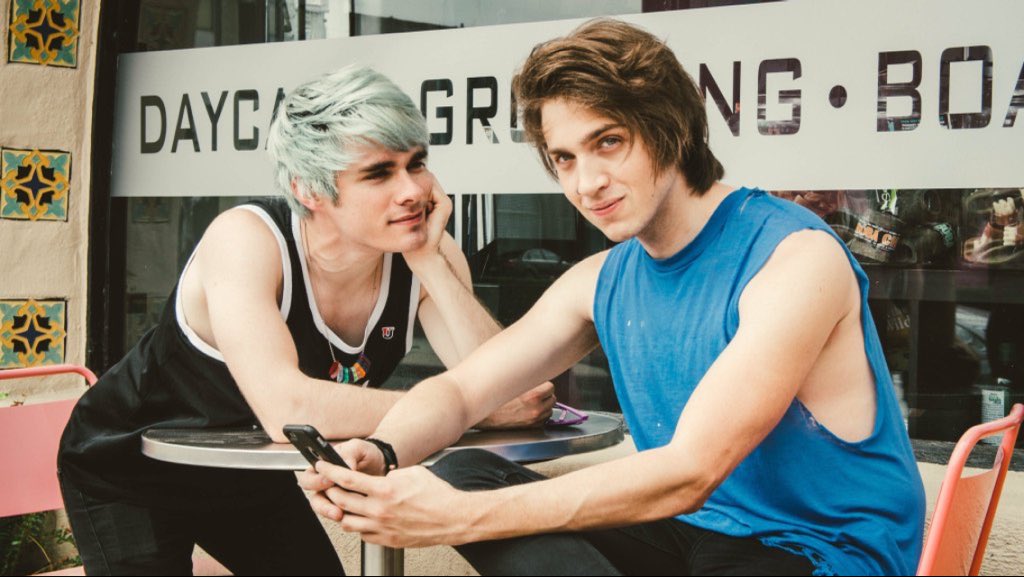 ltFolIows's tweet image. two boys being babes. 💕

@plumislxnd