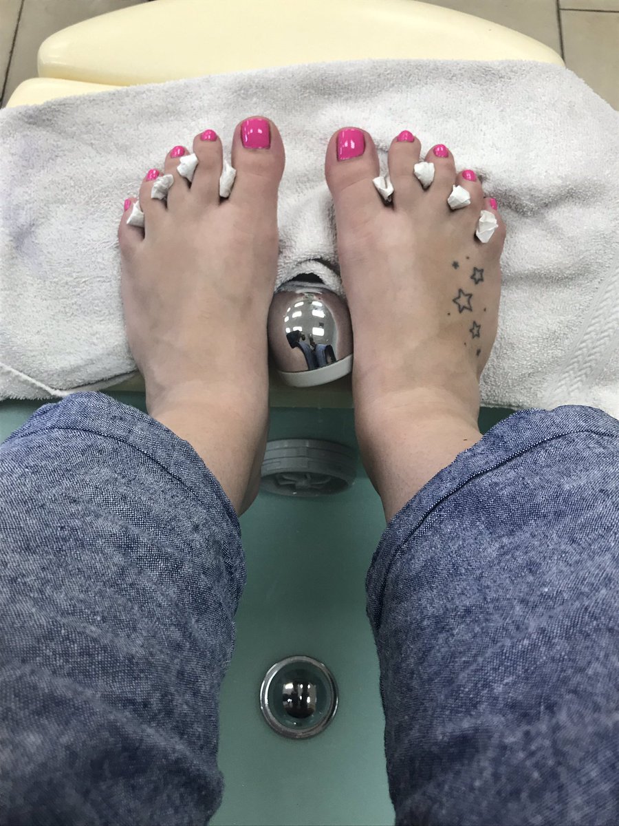 FootQueen10's tweet photo. You know that date you were taking your wife on? It’s now cancelled. Send me the money you would’ve spent on her instead. #findom #femdom #feet #payup #homewrecker https://t.co/i0Pu9AlNfn