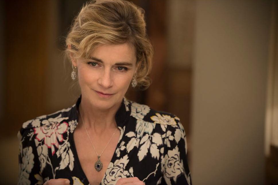 Happy birthday Anne Consigny, whose radiance brought some light to the unsettling Elle. 