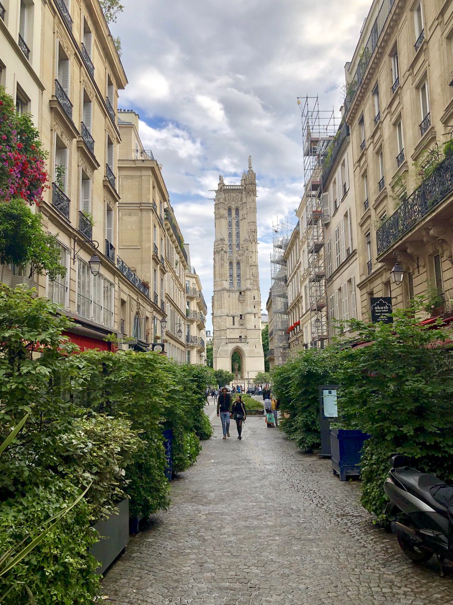 I don’t have a profound point to make with this tweet, except a reminder — if you really needed one — that central Paris has many moments of almost heartbreaking beauty.