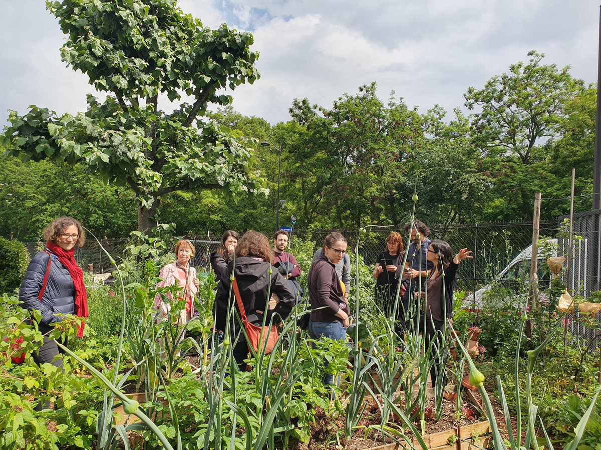 AssoCapoupascap's tweet photo. Super balade des initiatives citoyennes pour plus de vert en ville dans le 12eme pour #Parisdelavenir CC @MaisonAssos12 centre Paris anim Maurice Ravel jardin Debergue ! https://t.co/PKhnRzlNFR