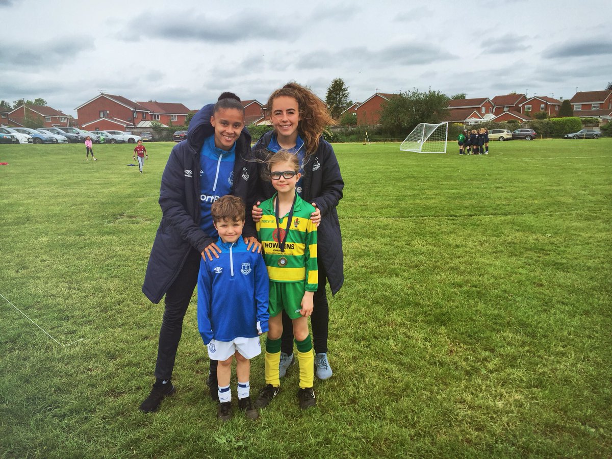 NatalieGriff84's tweet photo. @EvertonLadies my girl and her team won their tournament today and loved seeing 2 Everton ladies there too! She and baby bro big Everton fans 💙 https://t.co/VFUIvZb3Sr