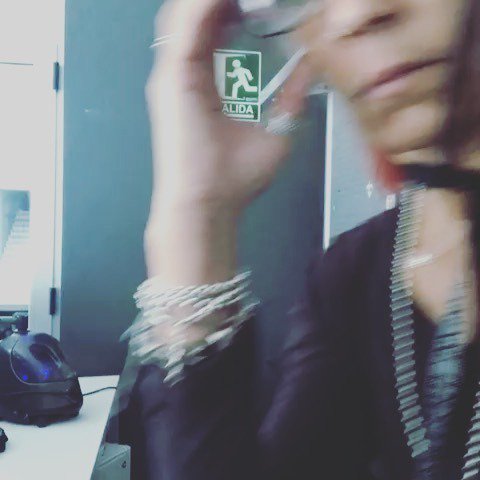 De gira con <a href="/raphaelartista/">𝗥𝗔𝗣𝗛𝗔𝗘𝗟</a> , así de bonito deja nuestras tiendas nuestra compañera Afri! bit.ly/2Ez14pB