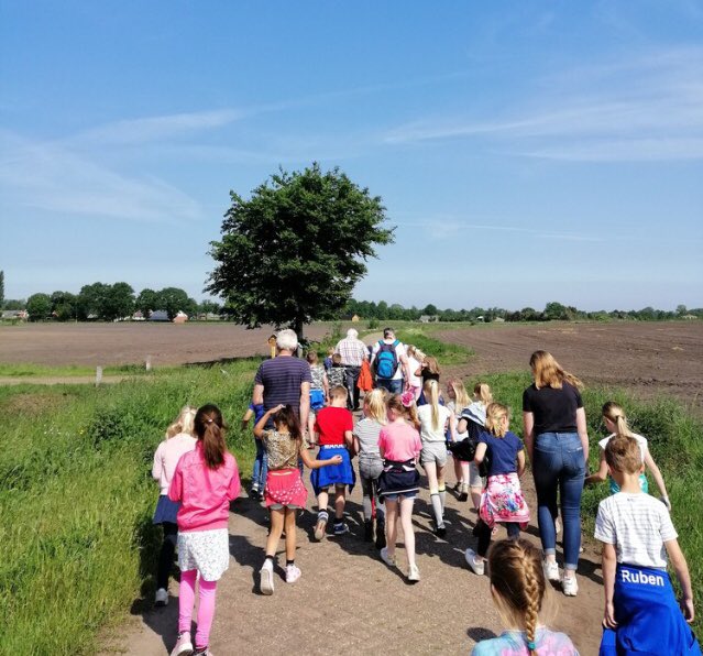 Kinderen in kader van #WIESMETDEPATRIES naar de Mageleres. Gidsen <a href="/henkdenham/">Henk Nieuwerth</a> en Loes Lievers vertelden veel over de natuur op de es. Leerzame les in heerlijke omgeving. Geen patrijs gezien, wel prachtige bloemen <a href="/gemtwenterand/">Gemeente  Twenterand</a>