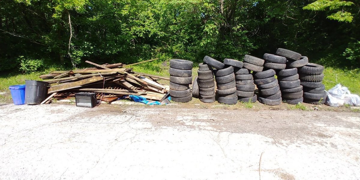KCKPolice's tweet photo. #ProjectCleanSweep cleaned up the area around 16th and Wood today.  Tons of tires and lumber! Please don’t pollute our community, dispose of waste properly!!! https://t.co/7MAYBIBX8p