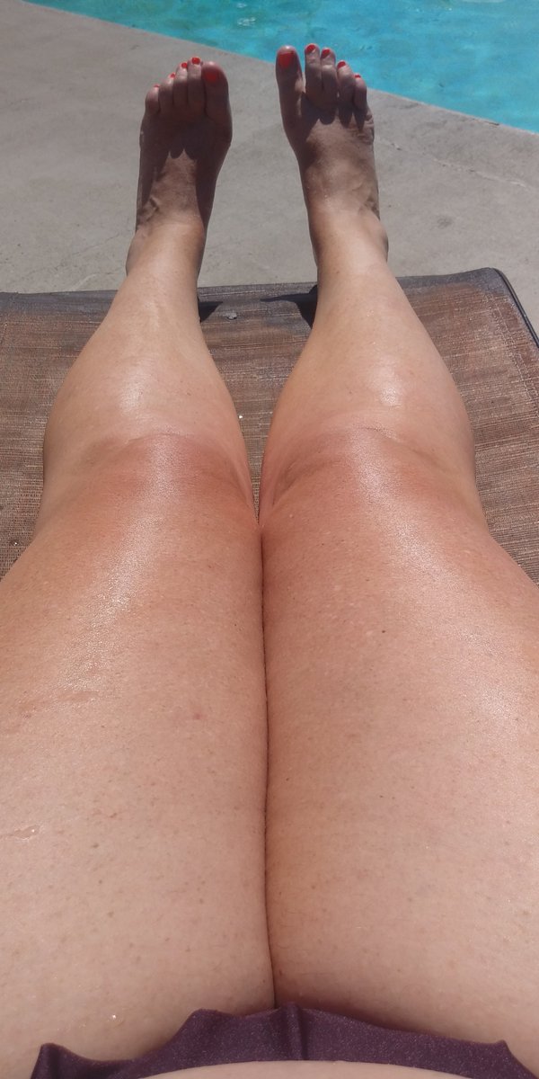 MsPhoenixAdonis's tweet photo. So hot...its poolside time...#sexylegs #footfetish https://t.co/hE1iGLlGb4
