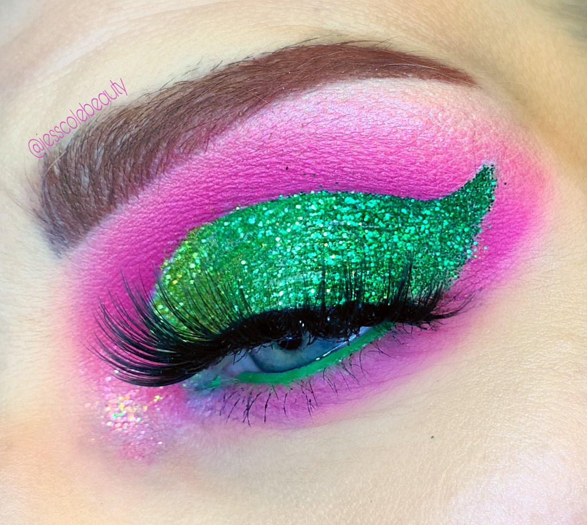 JessColeBeauty's tweet photo. Day 5 ladies &amp; gentlemen!! I can’t believe my consistency!  Who AM I? 😂 this is one of my favorite looks I’ve done in ages!! I’m really proud of her! I even painted my WHOLE face 😂 
Wearing @MidasCosmetics flower bomb palette, @wispywinks stargazers, @ABHcosmetics brows https://t.co/k9qJvVmVFN