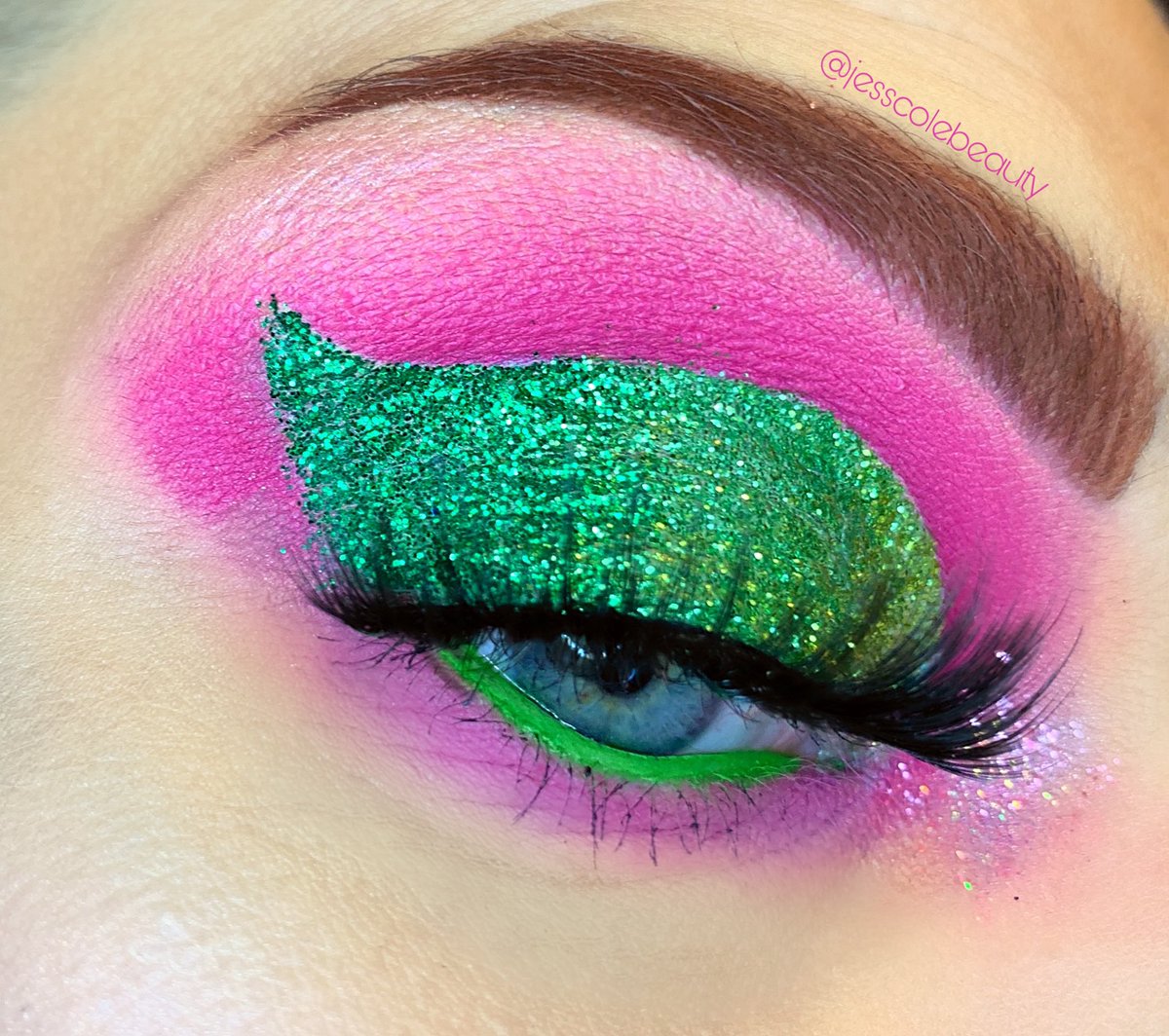 JessColeBeauty's tweet photo. Day 5 ladies &amp; gentlemen!! I can’t believe my consistency!  Who AM I? 😂 this is one of my favorite looks I’ve done in ages!! I’m really proud of her! I even painted my WHOLE face 😂 
Wearing @MidasCosmetics flower bomb palette, @wispywinks stargazers, @ABHcosmetics brows https://t.co/k9qJvVmVFN