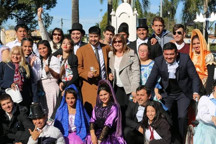 Con simples y cortas palabras, pero desde el corazón: ACTO POR EL 25 DE MAYO EN BELLA VISTA. GRACIAS A TODOS Y VIVA LA PATRIA.
#EstamosConLaPatria
#25DeMayo