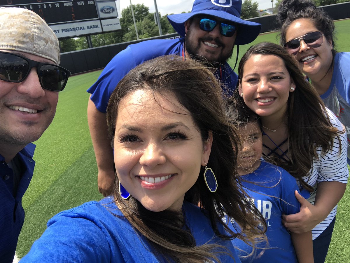 AlexandriaAmad1's tweet photo. They’re going to Austin!!! 🥎 🦅  wooh!! https://t.co/yhNxFONUSI