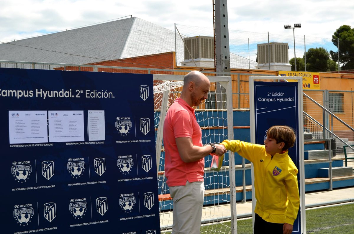 futbolsales's tweet photo. 📸 Sorteo de esta mañana 📸 #SomosAmarillos #SorteoHyundai #AupaSales #MejorCantera2018 💛🏆⚽ https://t.co/kMAFh7wsZ5