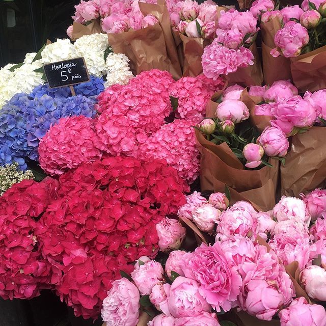 Belleemag's tweet photo. Paris is ready for Mother’s Day tomorrow 💕 https://t.co/bllmLCW5W2 https://t.co/HKHqL7SfS6