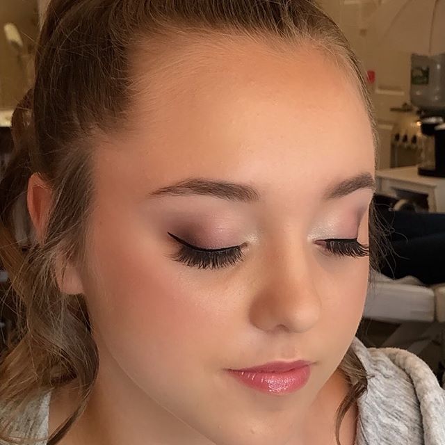 MakeupbySS's tweet photo. The eyes of an angel! We have had so much fun with this years prom goers. This beauty is no different. The best part is I did her moms make up for her wedding 19 years ago. 💄💋Makeup by Shary
@atouchofcolormakeup.com 
#atouchofcolormakeupandhair #prom2019 #oxfordctprom #teenm… https://t.co/odYmCre9Ui