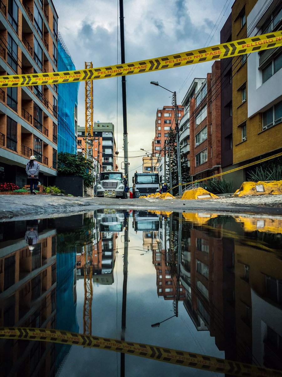 Yigodiaz's tweet photo. Más reflejos de charcos en mi queridísimo #chapinero https://t.co/eRxRG7ersZ