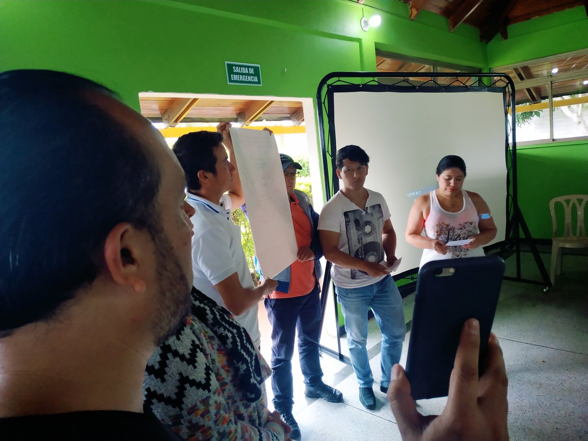 ParqueSoftNar's tweet photo. Nos damos el tiempo para conocer a líderes q trabajan desde cada municipio por #Nariño 😍. Así se vive la transferencia de conocimiento sobre la gestión de la innovación con comunidad y la #FundaciónSocial partiendo desde la empatía. @redRREN en acción 💡📷🕺  @DirenaComunica https://t.co/u769Ry8vL3