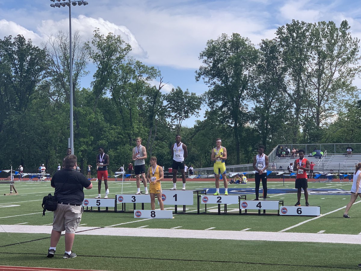 Will Hay takes 3rd in the State 300m hurdles