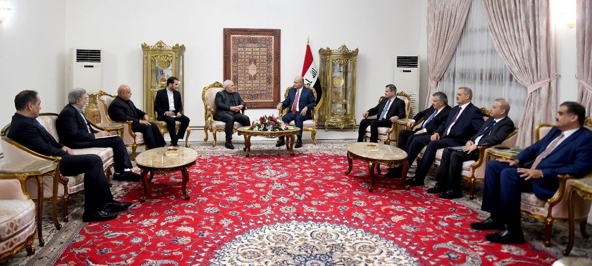 رئيس الجمهورية @BarhamSalih يستقبل، مساء اليوم السبت ببغداد، وزير الخارجية الايراني @JZarif والوفد المرافق له.
واكد سيادة الرئيس حرص العراق على تعزيز الوشائج مع الجمهورية الاسلامية الايرانية وسعيه لتعزيز العلاقات مع الجوار الإسلامي وعمقه العربي.