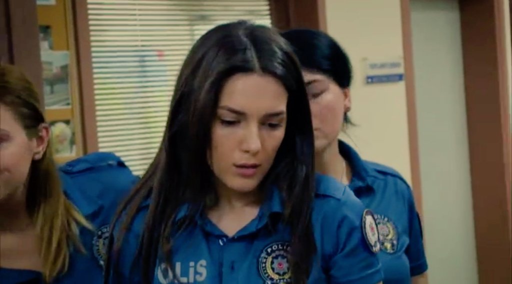 hanvolfc's tweet photo. 519'dan Hande&amp;Volkan😍

#arkasokaklar #hanvol #bogacaksoy #basakatici #handevolkan https://t.co/bpJugfuEJp