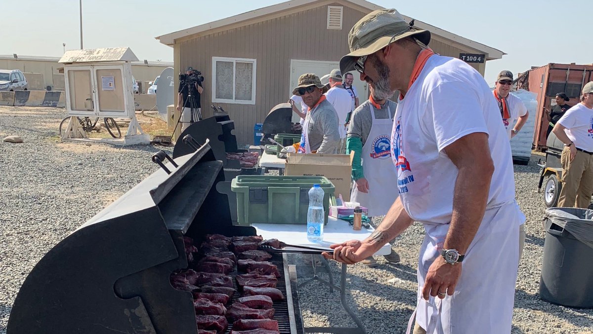 Vikings's tweet photo. For the troops!

@HutchSevenSix and @servingrtroops helped serve more than 4,000 steaks to troops at Camp Arifjan earlier today. https://t.co/rHQVjPbMkb
