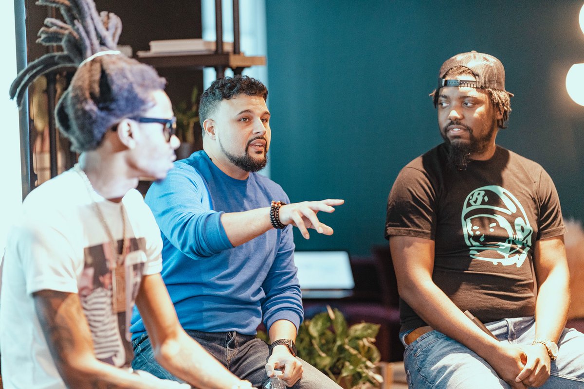 indimpact's tweet photo. #Indimpact Speaker Highlight:
Eddie “eMIX” Hernández
[@eMIX305]

eMIX dropped priceless gems about the recording process, consistency, finding &amp; capitalizing your sound, the benefits of collaboration, and the importance of releasing quality music.

Visit: https://t.co/t4YLqwpNSL https://t.co/SLKpzxOvIg