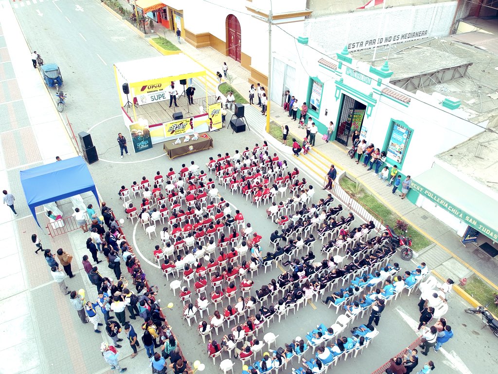 AdventistaMiCOP's tweet photo. [SUPE] En el marco de #ImpactoEsperanza, la Iglesia a través de la @UPeUOficial, en conjunto con la Municipalidad, desarrolla el I Concurso de Lectura “Supe Si Lee”,en donde participan Instituciones de la localidad. El libro a leer: #EsperanzaParaLaFamilia @prertonkohler https://t.co/YKJjwlp5tH