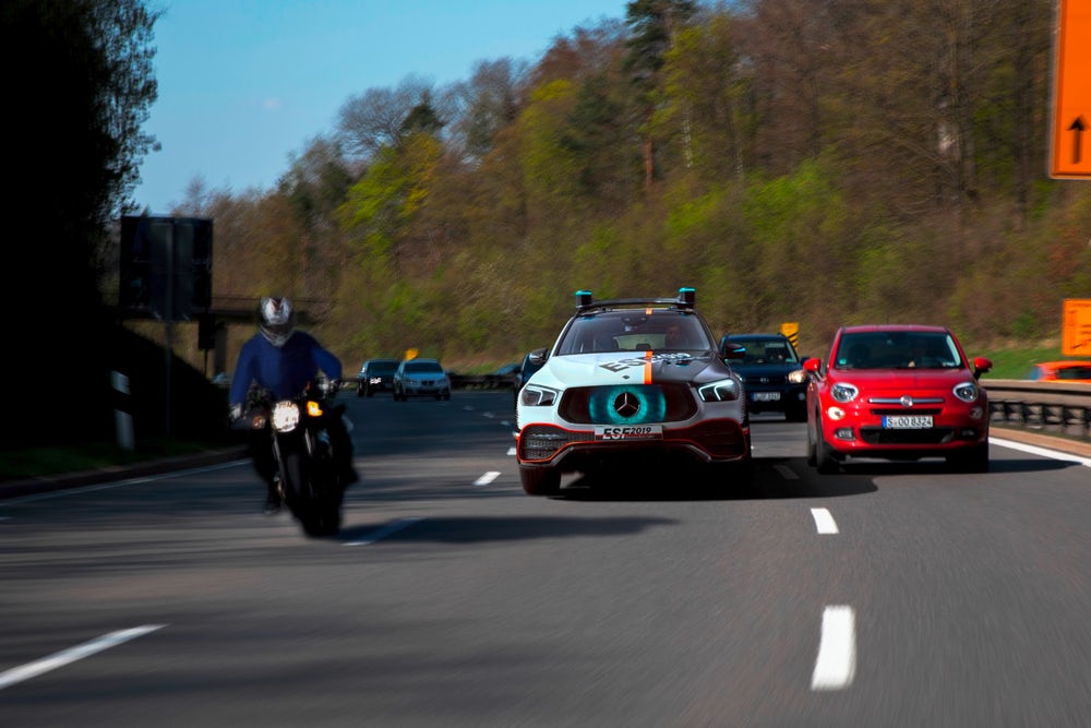 universe_techno's tweet image. #ESF2019 #Mercedes #GLE #автомобили #автономноевождение #безопасность #безопасностьдетей #беспилотники #концепт #спасениежизни

Mercedes выпускает прототипы функций безопасности для транспортных средств

tech-universe.mcdir.ru/mercedes-vypus…