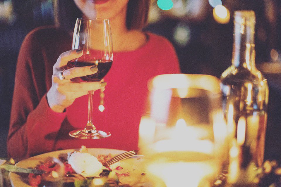 ZenitBudapest's tweet photo. Today is the #NationalWineDay ! Celebrate this special day with a hungarian wine in our hotel restaurant @Divin_Porcello https://t.co/YtVIhhnM8Q